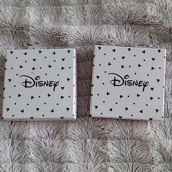 Disney Earrings and Bracelet - Picture 5 of 6